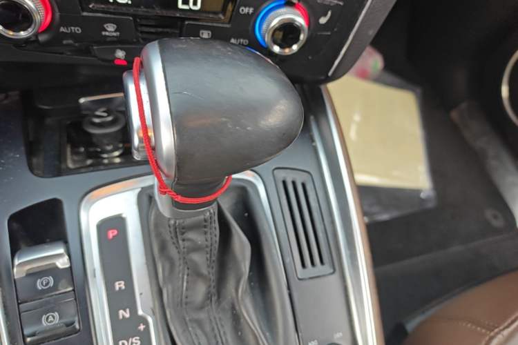 Used Audi Q5 2015 40 TFSI Comfort Model Gear Lever