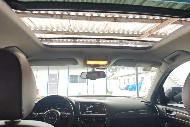 Used Audi Q5 2015 40 TFSI Comfort Model Headliner