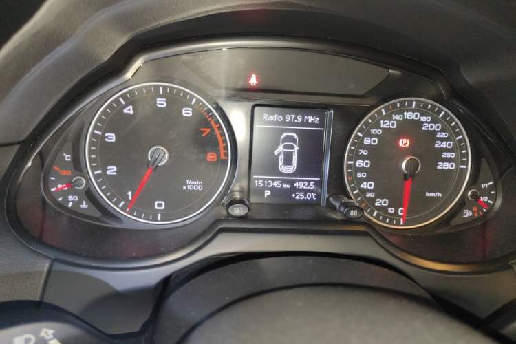 Used Audi Q5 2015 40 TFSI Technology Edition Instrument Cluster