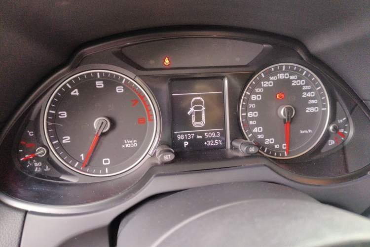 Used Audi Q5 2015 40 TFSI Technology Edition Instrument Cluster