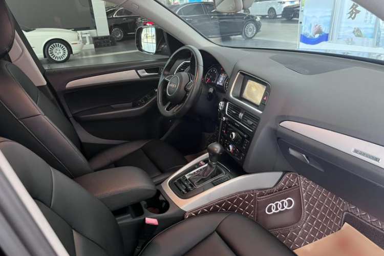 Used Audi Q5 2015 40 TFSI Trendy Edition Interior 10
