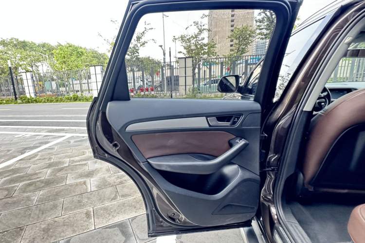 Used Audi Q5 2015 40 TFSI Trendy Edition Interior 12