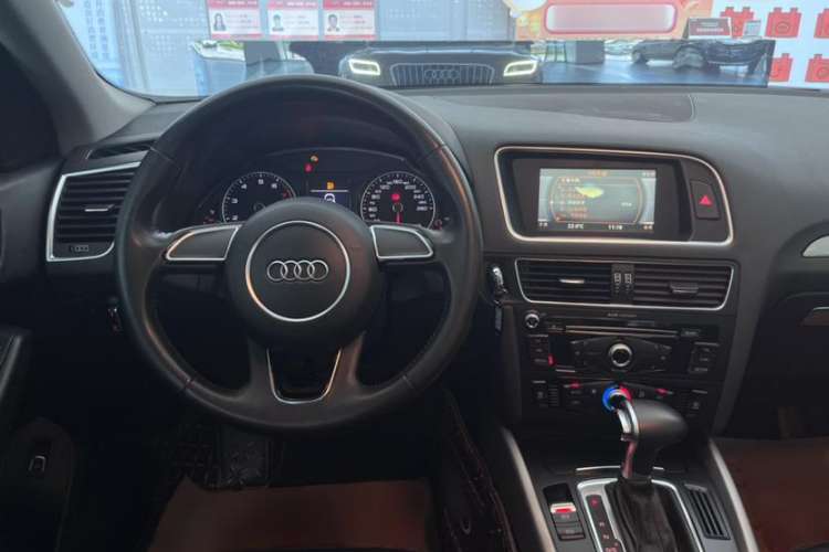 Used Audi Q5 2015 40 TFSI Trendy Edition Interior 2