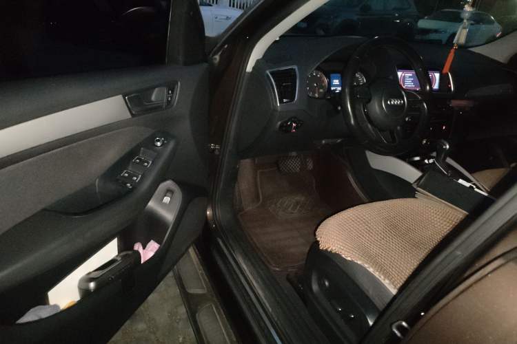 Used Audi Q5 2015 40 TFSI Trendy Edition Interior 3