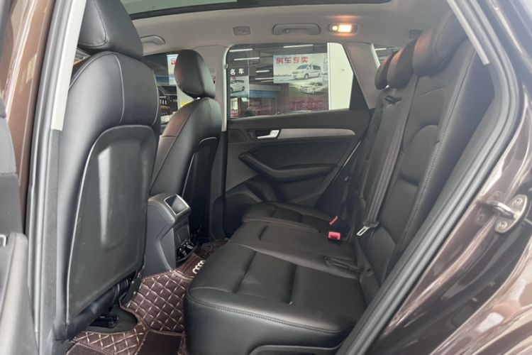 Used Audi Q5 2015 40 TFSI Trendy Edition Interior 8