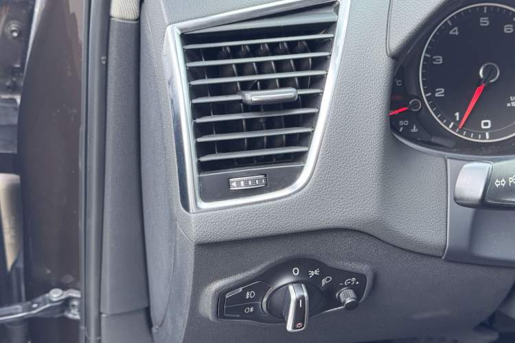 Used Audi Q5 2015 40 TFSI Trendy Edition Interior 8