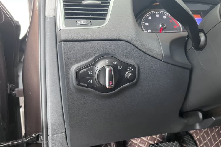 Used Audi Q5 2015 40 TFSI Trendy Edition Interior 9