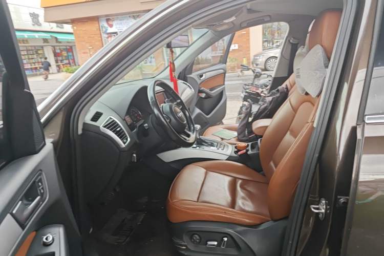 Used Audi Q5 2015 40 TFSI Trendy Edition Left Front Seat