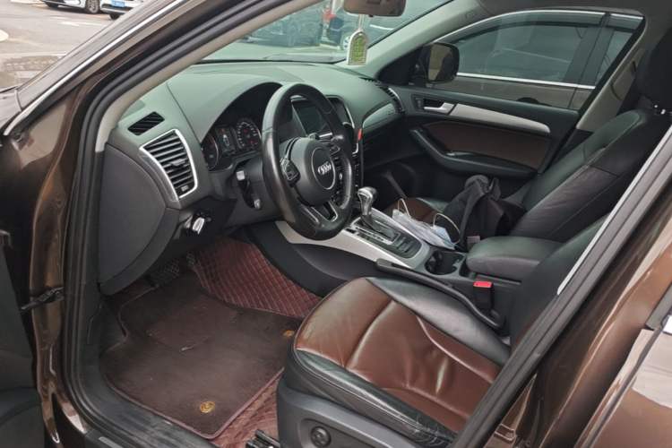 Used Audi Q5 2015 40 TFSI Technology Edition Left Front Seat