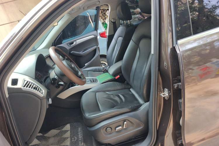 Used Audi Q5 2015 40 TFSI Technology Edition Left Front Seat