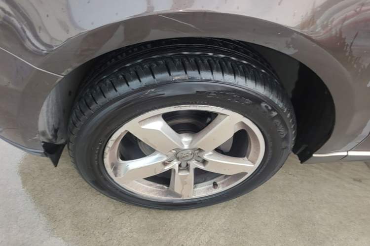 Used Audi Q5 2015 40 TFSI Comfort Model Left Front Wheel Hub