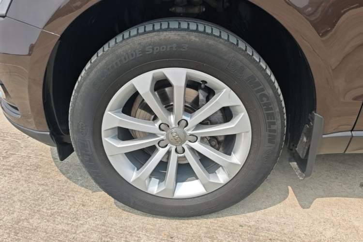 Used Audi Q5 2015 40 TFSI Technology Edition Left Front Wheel Hub
