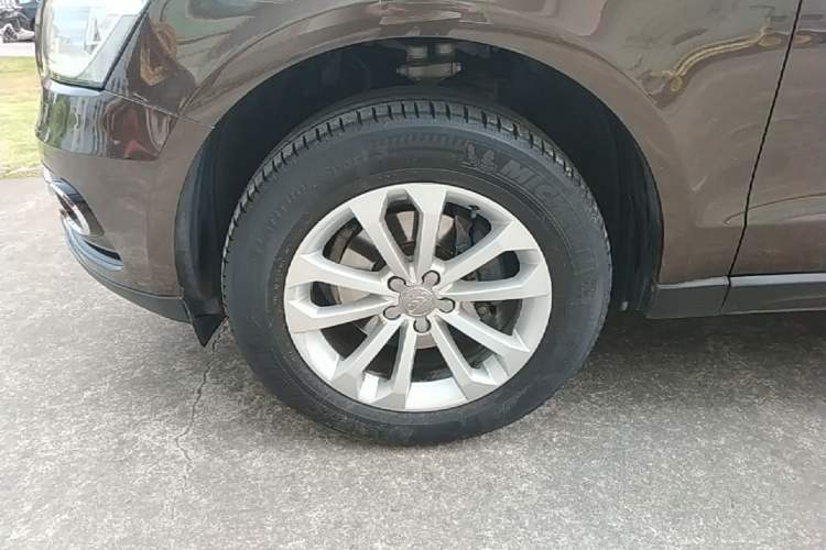 Used Audi Q5 2015 40 TFSI Technology Edition Left Front Wheel Hub