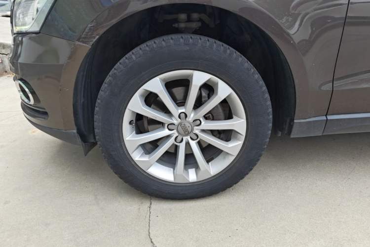 Used Audi Q5 2015 40 TFSI Technology Edition Left Front Wheel Hub