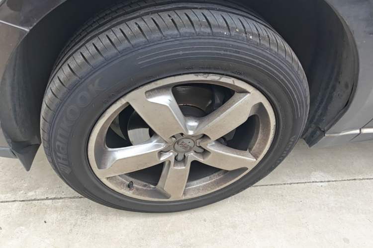 Used Audi Q5 2015 40 TFSI Comfort Model Left Front Wheel Hub