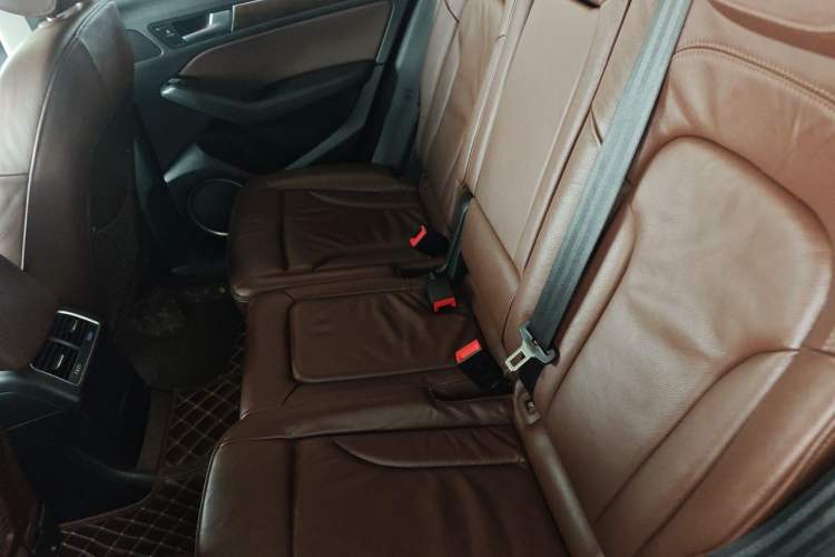 Used Audi Q5 2015 40 TFSI Comfort Model Left Rear Seat