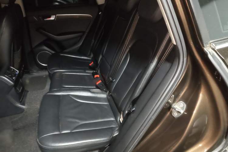 Used Audi Q5 2015 40 TFSI Comfort Model Left Rear Seat