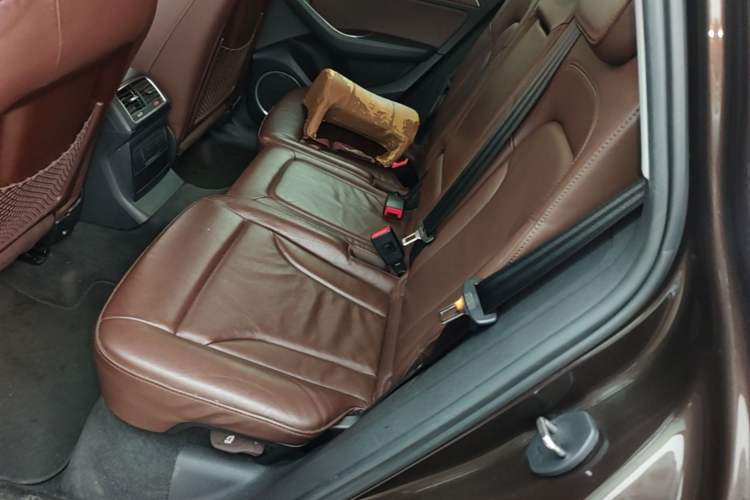 Used Audi Q5 2015 40 TFSI Comfort Model Left Rear Seat