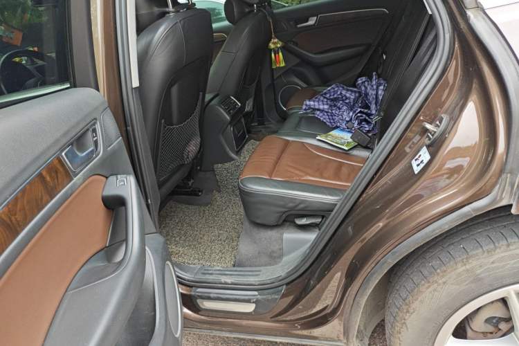 Used Audi Q5 2015 40 TFSI Comfort Model Left Rear Seat