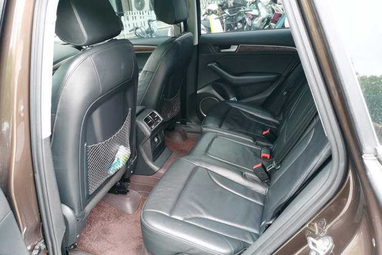 Used Audi Q5 2015 40 TFSI Comfort Model Left Rear Seat