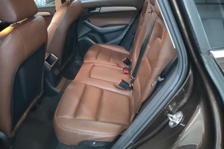 Used Audi Q5 2015 40 TFSI Trendy Edition Left Rear Seat