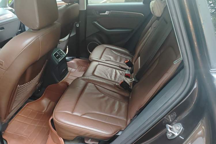 Used Audi Q5 2015 40 TFSI Comfort Model Left Rear Seat