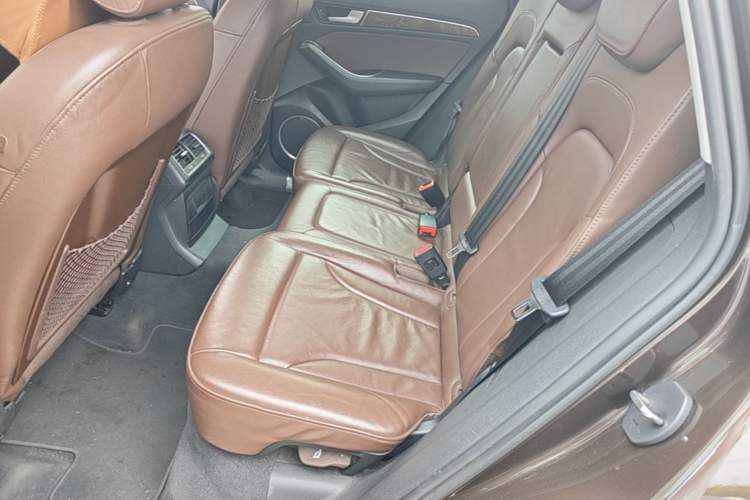 Used Audi Q5 2015 40 TFSI Comfort Model Left Rear Seat