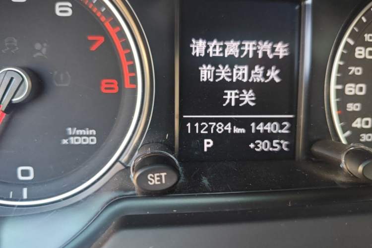 Used Audi Q5 2015 40 TFSI Technology Edition Odometer Close Up