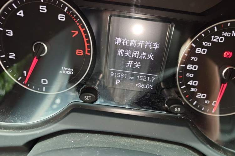 Used Audi Q5 2015 40 TFSI Technology Edition Odometer Close Up