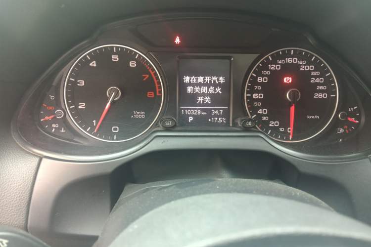 Used Audi Q5 2015 40 TFSI Trendy Edition Odometer Close Up