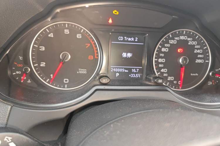Used Audi Q5 2015 40 TFSI Trendy Edition Odometer Close Up