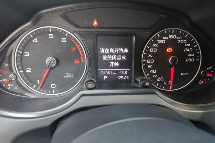 Used Audi Q5 2015 40 TFSI Technology Edition Odometer Close Up