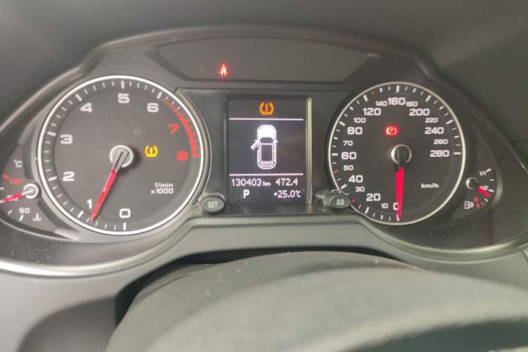 Used Audi Q5 2015 40 TFSI Technology Edition Odometer Close Up