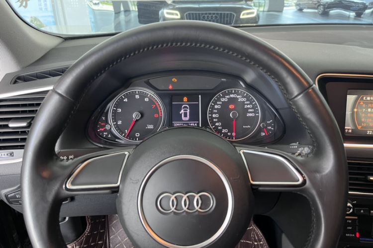 Used Audi Q5 2015 40 TFSI Trendy Edition Odometer Close Up
