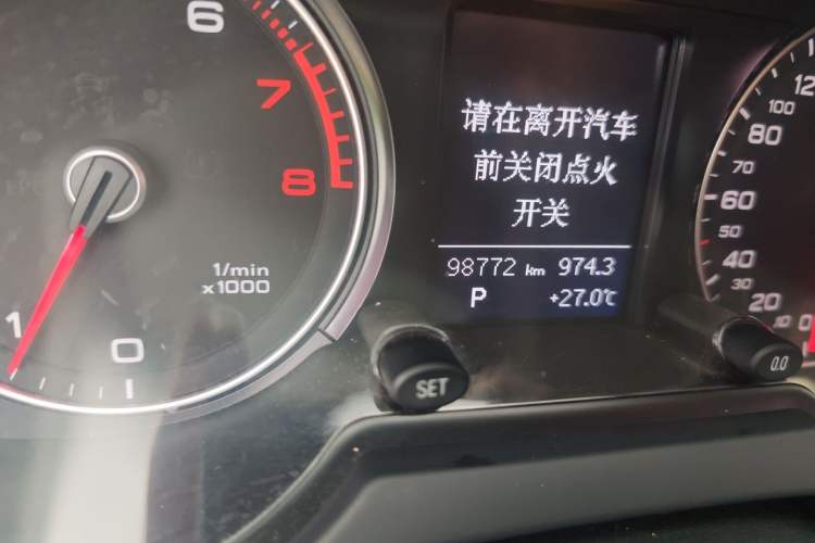 Used Audi Q5 2015 40 TFSI Technology Edition Odometer Close Up