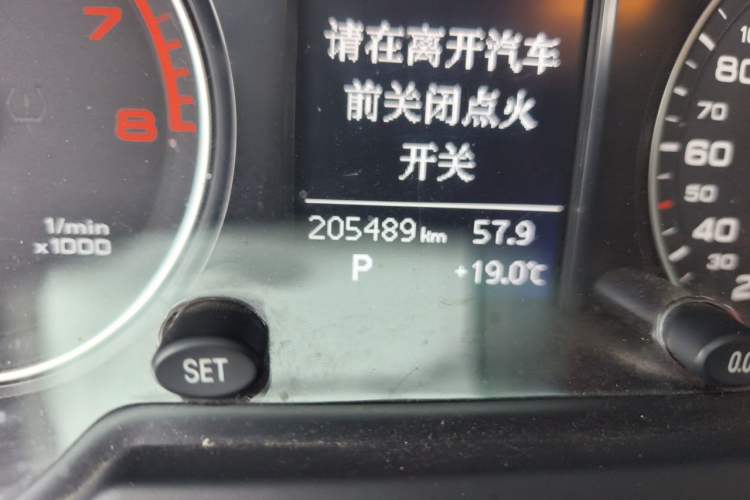 Used Audi Q5 2015 40 TFSI Technology Edition Odometer Close Up
