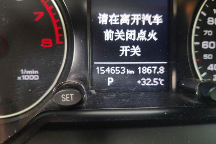 Used Audi Q5 2015 40 TFSI Trendy Edition Odometer Close Up