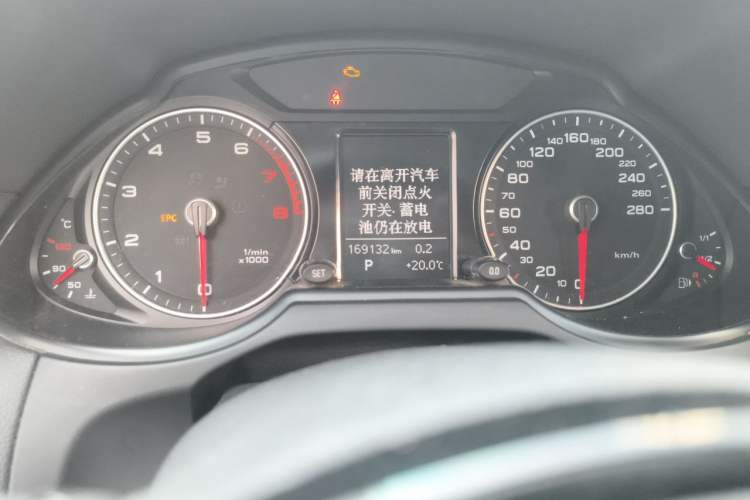 Used Audi Q5 2015 40 TFSI Trendy Edition Odometer Close Up