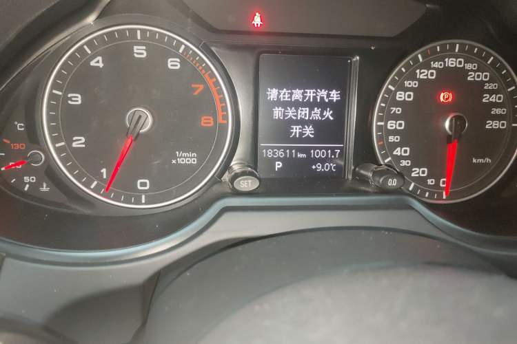 Used Audi Q5 2015 40 TFSI Technology Edition Odometer Close Up
