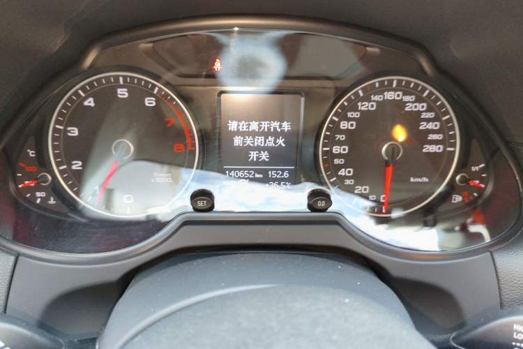 Used Audi Q5 2015 40 TFSI Trendy Edition Odometer Close Up