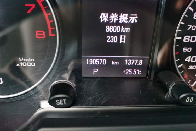 Used Audi Q5 2015 40 TFSI Comfort Model Odometer Close Up