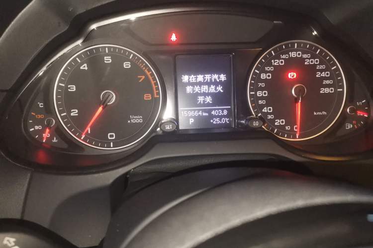 Used Audi Q5 2015 40 TFSI Trendy Edition Odometer Close Up