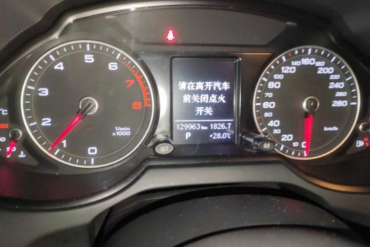 Used Audi Q5 2015 40 TFSI Technology Edition Odometer Close Up