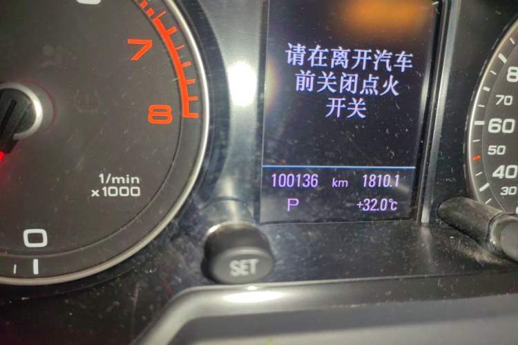 Used Audi Q5 2015 40 TFSI Comfort Model Odometer Close Up