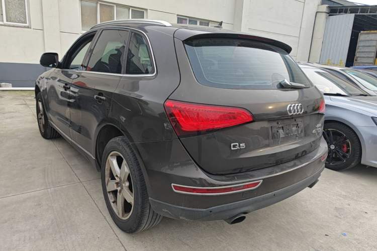 Used Audi Q5 2015 40 TFSI Comfort Model Rear Left 45 Deg