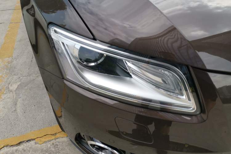 Used Audi Q5 2015 40 TFSI Comfort Model Right Front Headlight