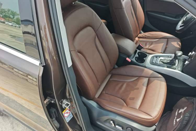 Used Audi Q5 2015 40 TFSI Technology Edition Right Front Seat