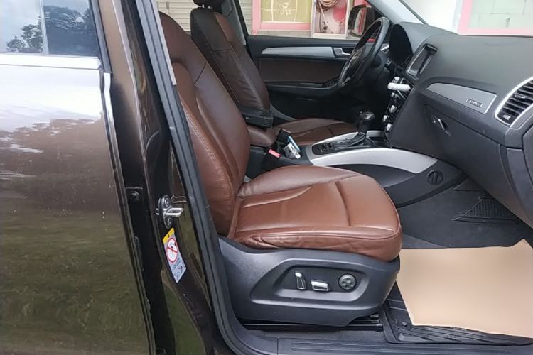 Used Audi Q5 2015 40 TFSI Technology Edition Right Front Seat