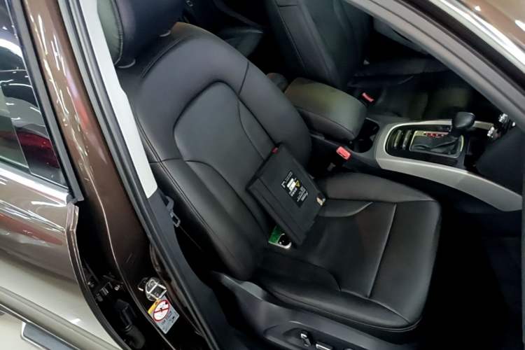 Used Audi Q5 2015 40 TFSI Trendy Edition Right Front Seat