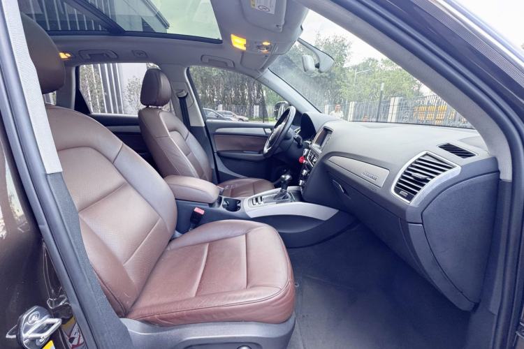 Used Audi Q5 2015 40 TFSI Trendy Edition Right Front Seat